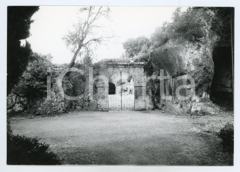 Fotografia d epoca originale 1978 SUTRI VT Ingresso dell Anfiteatro romano  Foto 17x13 cm 1 1