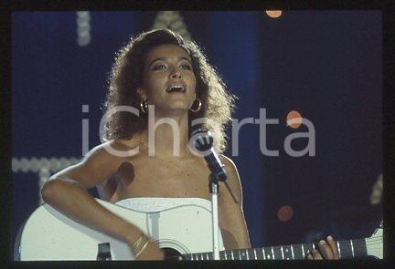 Fotografia d epoca originale Grazia DI MICHELE  SAINT VINCENT ESTATE La chitarra 1987  35mm vintage slide 3 1