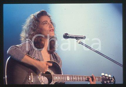 Fotografia d epoca originale Grazia DI MICHELE  ITALY Portrait of a singer 1990 ca  35 mm vintage slide 29 1
