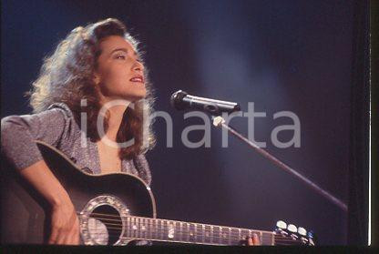 Fotografia d epoca originale Grazia DI MICHELE  ITALY Portrait of a singer 1990 ca  35 mm vintage slide 30 1