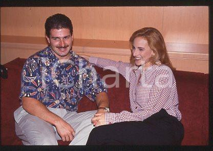 Marlee MATLIN & fiancé Kevin GRANDALSKI - CINEMA 1993 ca * 35mm vintage slide 11