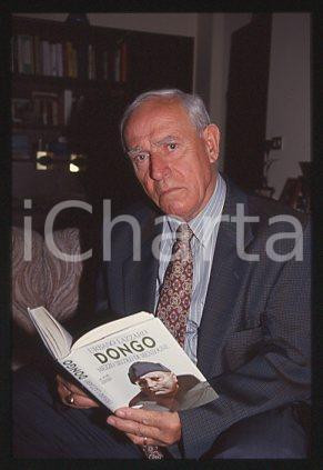 Fotografia d epoca originale Urbano LAZZARO  ITALY Partisan with a book DONGO 1993ca  35mm vintage slide 10 1