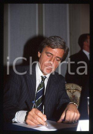 Fotografia d epoca originale Piero TESTONI  ITALY Portrait of a journalist 2000 ca  35 mm vintage slide 6 1