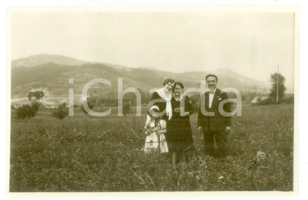 Fotografia d epoca originale 1930 GODIASCO SALICE TERME Ritratto della famiglia MORI  Foto cartolina VINTAGE 1