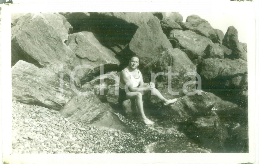 Fotografia d epoca originale 1931 GENOVA PEGLI Ritratto maschile tra le rocce Fotografia ARTISTICA 1