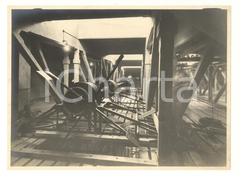 Fotografia d epoca originale 1945 MILANO TEATRO ALLA SCALA Post bombardamento: macchina scenica FOTO 1