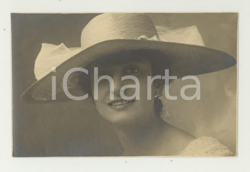 Fotografia d epoca originale 1919 ROMA Ritratto di giovane donna con cappello di paglia  Foto VINTAGE 1