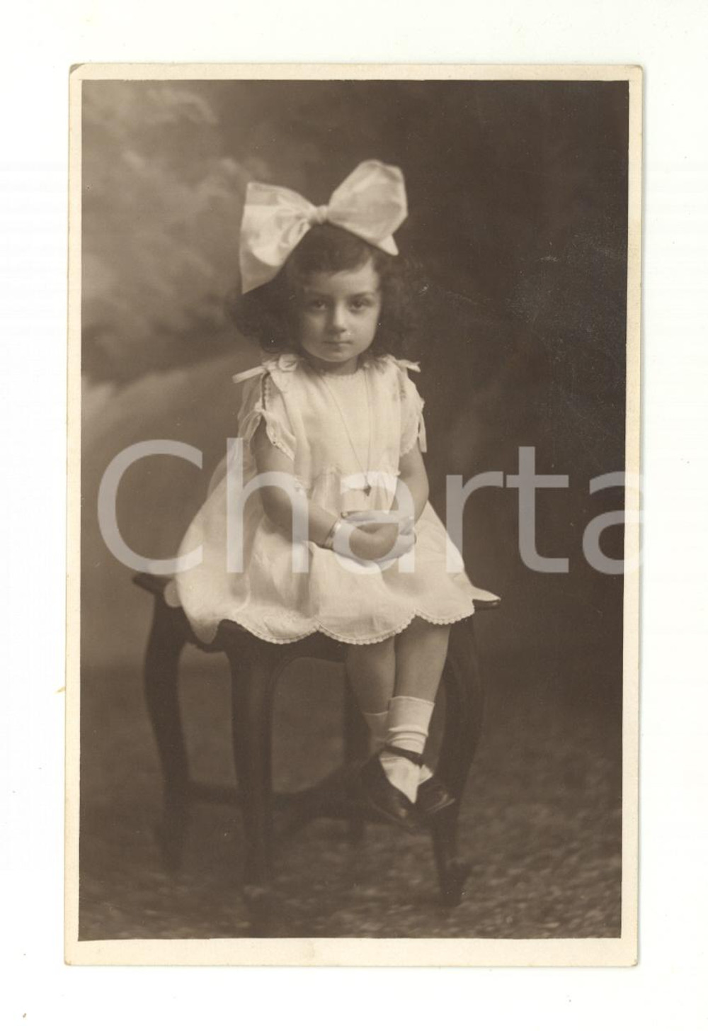 Fotografia d epoca originale 1929 VERONA Ritratto di bambina con fiocco tra i capelli  Foto Silvio TOMMASOLI 1