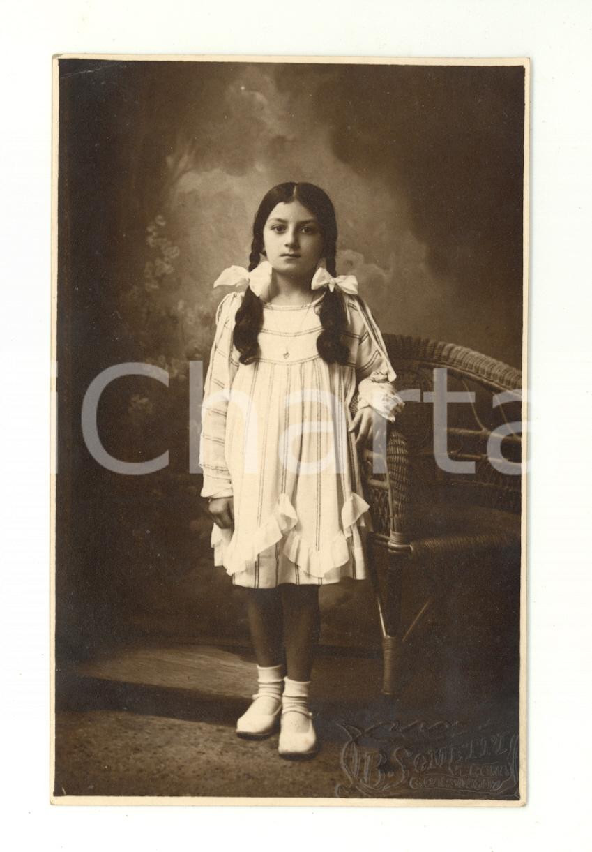 Fotografia d epoca originale 1930 ca VERONA Ritratto di bambina con le trecce  Foto cartolina B. SOMETTI 1
