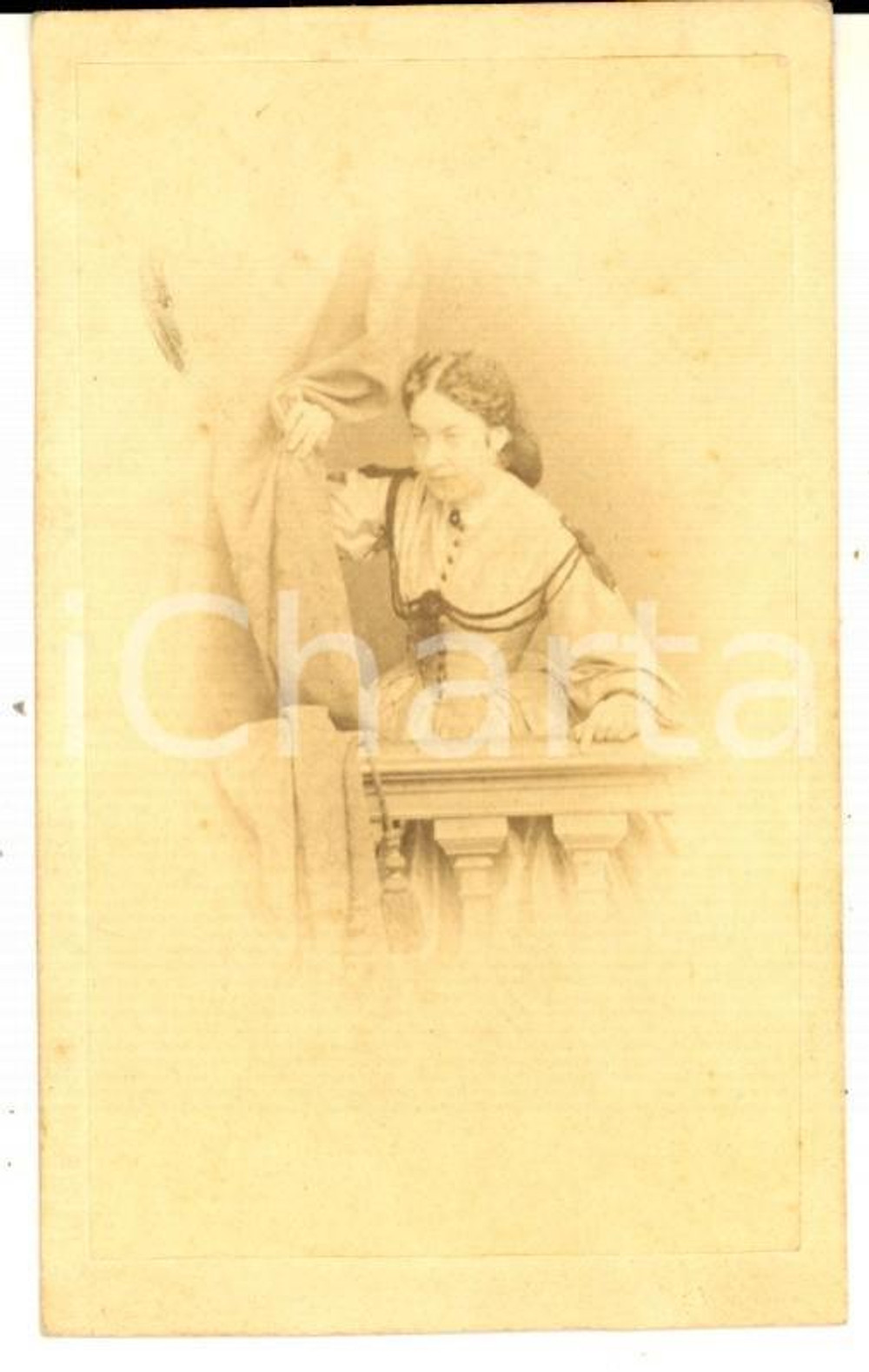 Fotografia d epoca originale 1870 ca COMO Ritratto di donna  Famiglia COMANEDI  Foto BOTTA CDV 1