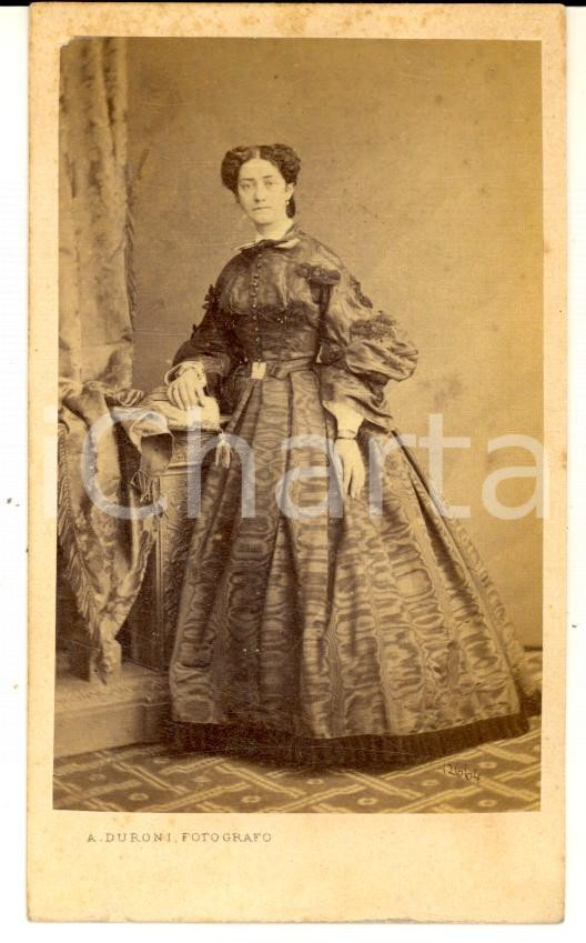 Fotografia d epoca originale 1865 ca MILANO Ritratto di Bianca FUMAGALLI in abito scuro  Foto A. DURONI CDV 1