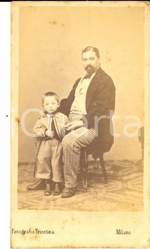 Fotografia d epoca originale 1870 ca MILANO Ritratto di padre con il figlio bambino Fotografia TRIESTINA CDV 1