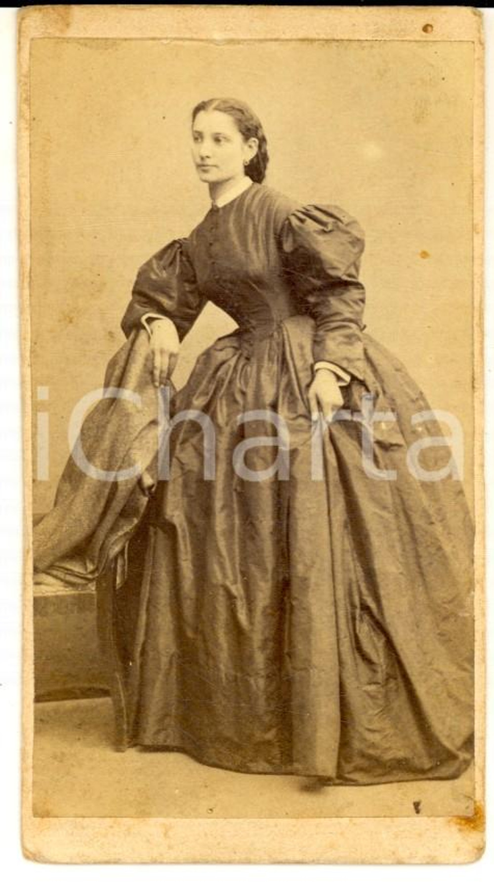 Fotografia d epoca originale 1870 ca COMO Famiglia DE CAPITANI  Ritratto di donna Foto VANINI CDV 1