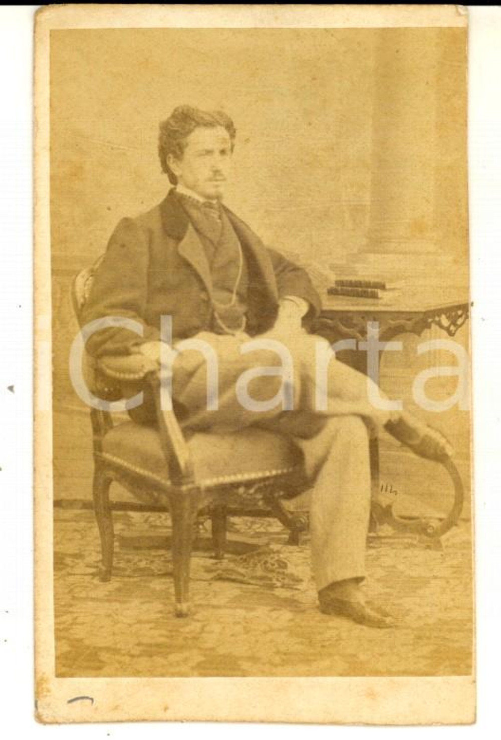 Fotografia d epoca originale 1865 ca MILANO Ritratto di un giovane seduto  Fotografia A. DURONI CDV 1
