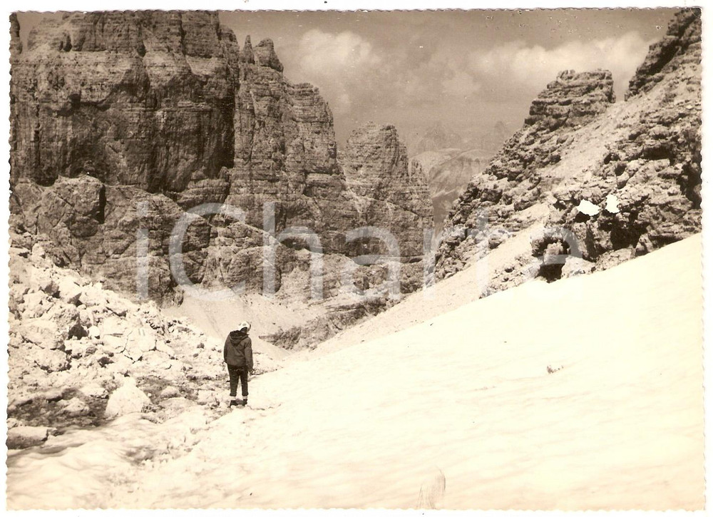 1962 GRUPPO DEL SELLA Escursionista sulle Dolomiti - Foto artistica 17x12 cm