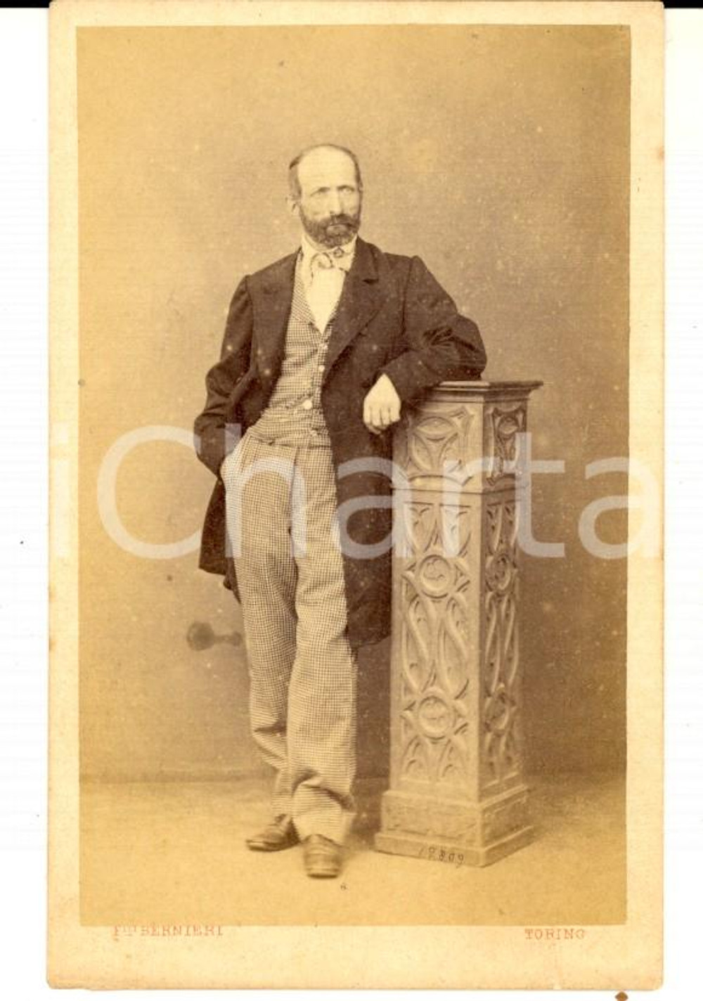 Fotografia d epoca originale 1870 ca TORINO Ritratto maschile in abito a quadretti  Foto BERNIERI CDV 1