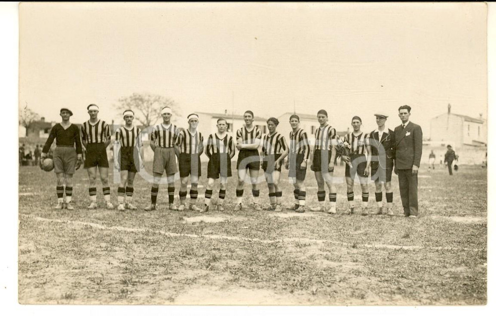 Fotografia d epoca originale 1940 ca VERONA CALCIO Ritratto squadra giovanile con l allenatore  Foto VINTAGE 1