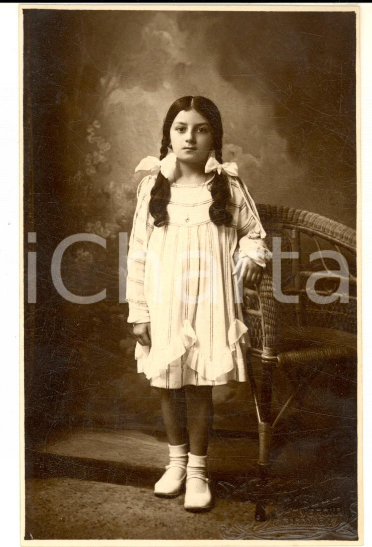 Fotografia d epoca originale 1930 ca VERONA Ritratto di bambina con le trecce Foto cartolina B. SOMETTI 1