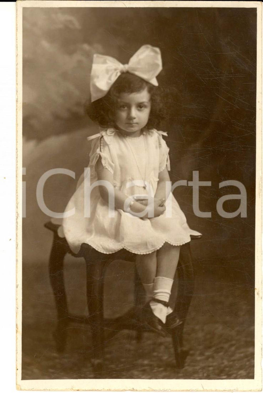 Fotografia d epoca originale 1929 VERONA Ritratto di bambina con fiocco bianco Foto cartolina TOMMASOLI 1