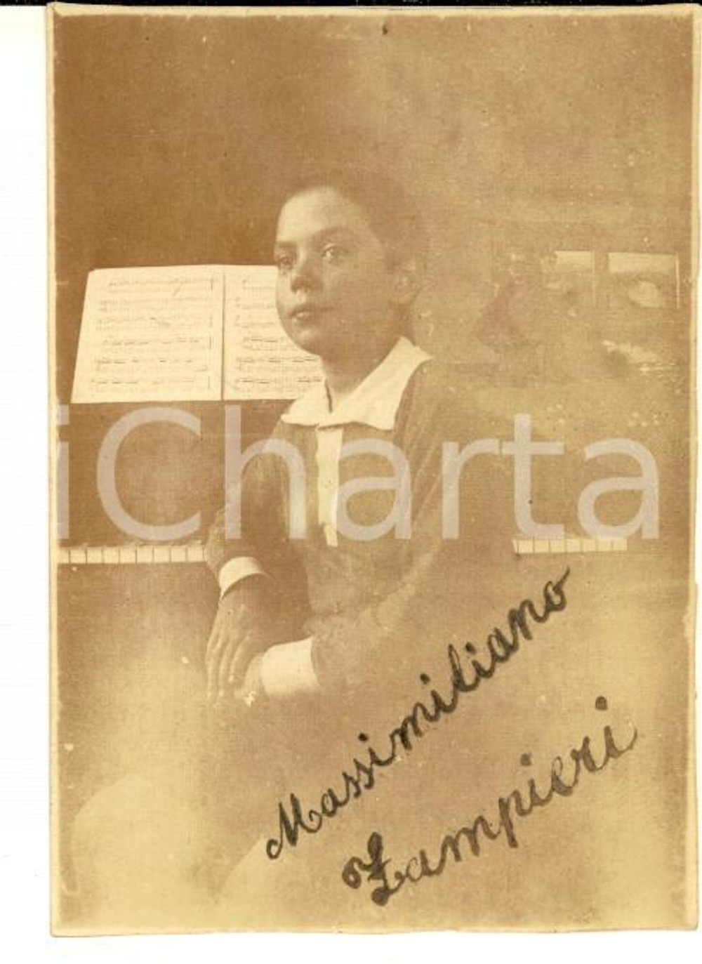 Fotografia d epoca originale 1917 VERONA Ritratto studente Massimiliano ZAMPIERI al pianoforte Foto 6x8 cm 1