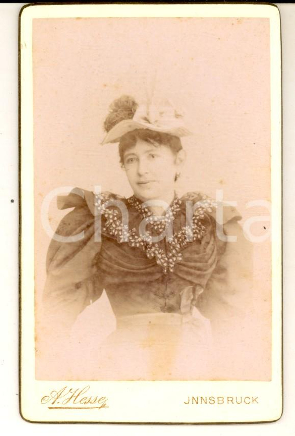 1890 ca INNSBRUCK Ritratto di donna con abito decorato *Foto A. HESSE CDV