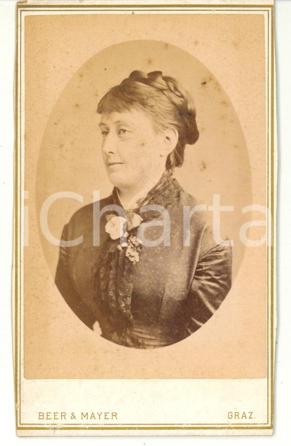 Fotografia d epoca originale 1880 ca GRAZ Ritratto di donna con treccia raccolta Foto BEER & MAYER  CDV 1