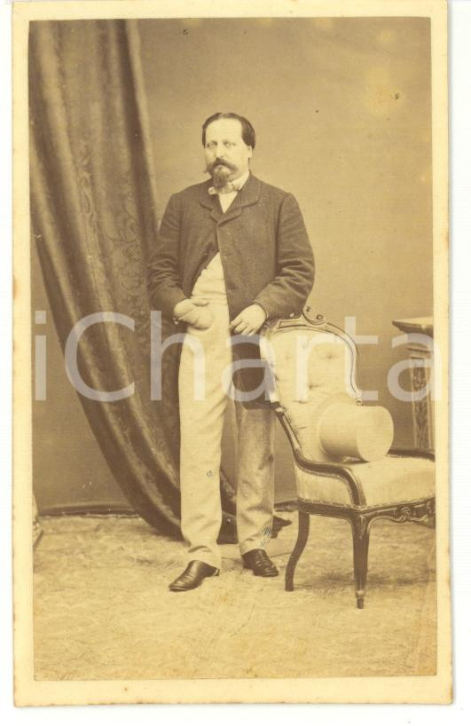 Fotografia d epoca originale 1870 ca VERONA Ritratto di uomo in abito elegante Foto BRESSANINI  CDV 1