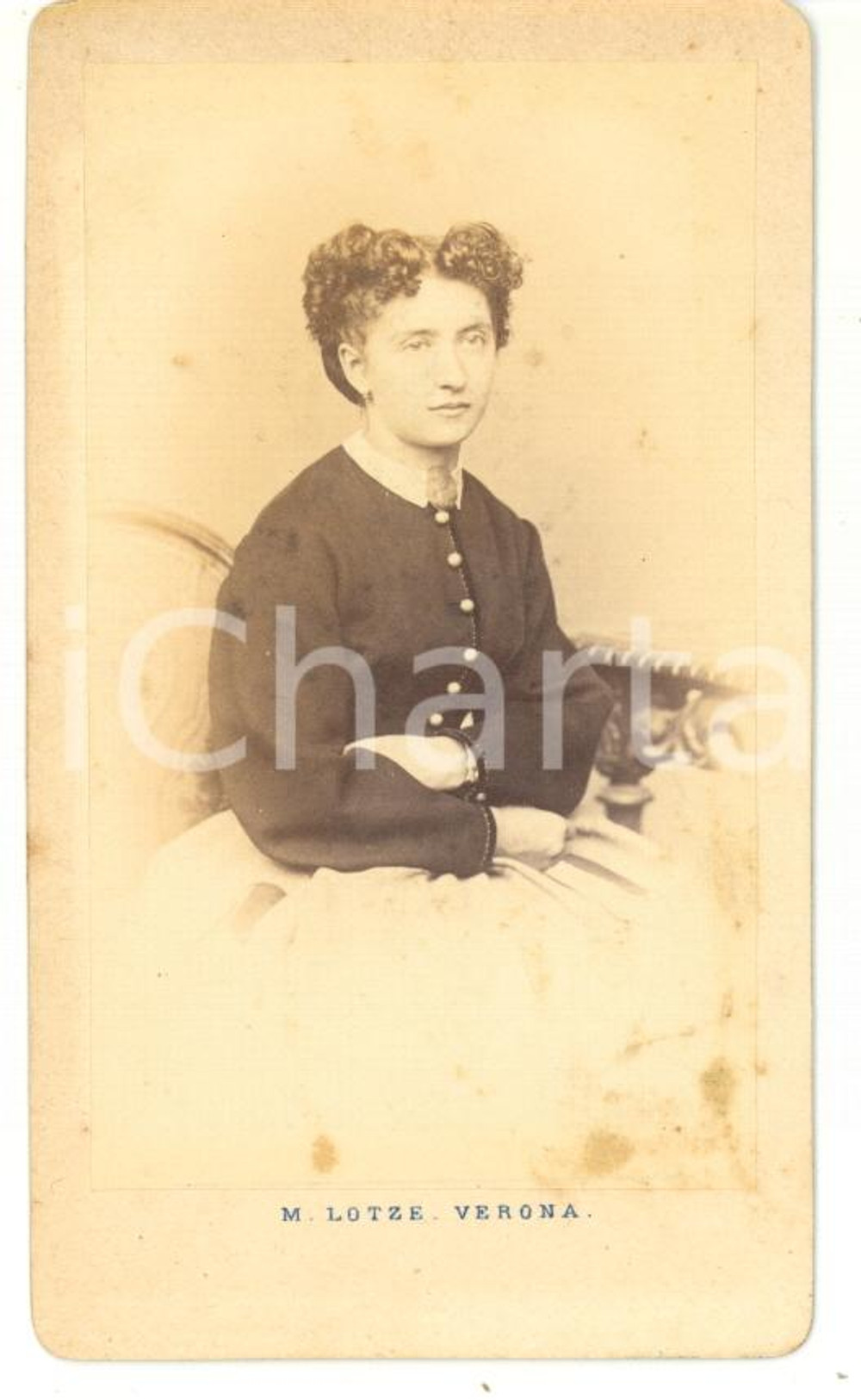 Fotografia d epoca originale 1870 ca VERONA Ritratto giovane donna con acconciatura raccolta  Foto LOTZE CDV 1