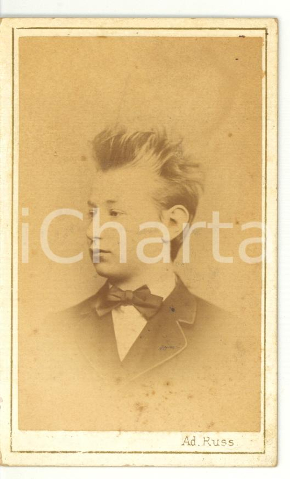 Fotografia d epoca originale 1880 ca KONIGGRATZ Ritratto di giovane con cravattino  Foto RUSS  CDV 1