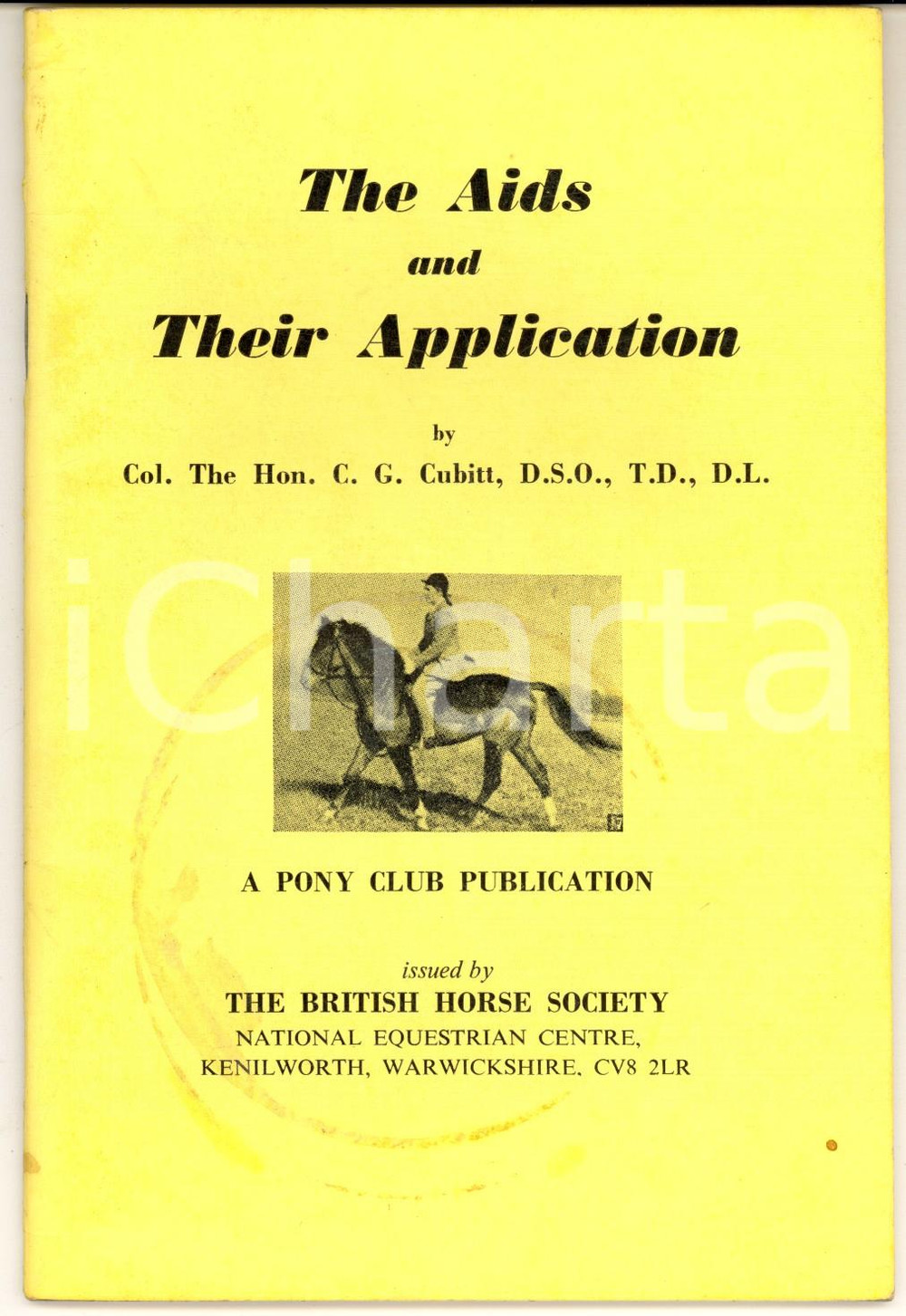 1972 C. G. CUBITT The aids and their application - PONY CLUB Film strip book nÂ°9 Pubblicazione d'epoca.  CONDIZIONI: G (buone condizioni interne, ma macchia evidente in copertina)PAGINE: 48    originale e autentica 1