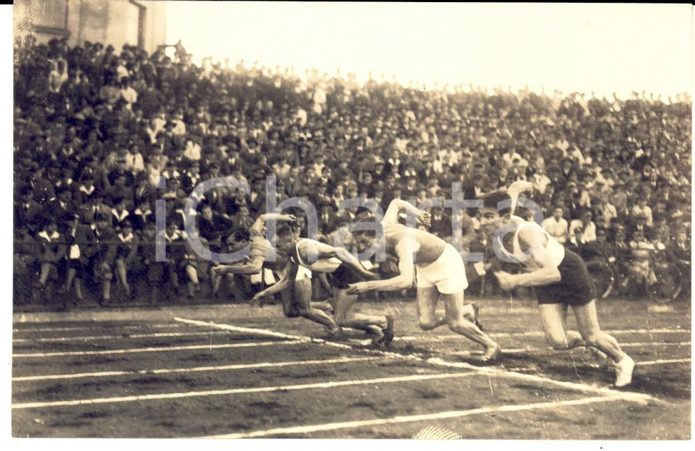Fotografia d epoca originale 1930 ca POZNAN POLAND ATLETICA  Partenza gara di corsa  Foto cartolina 1