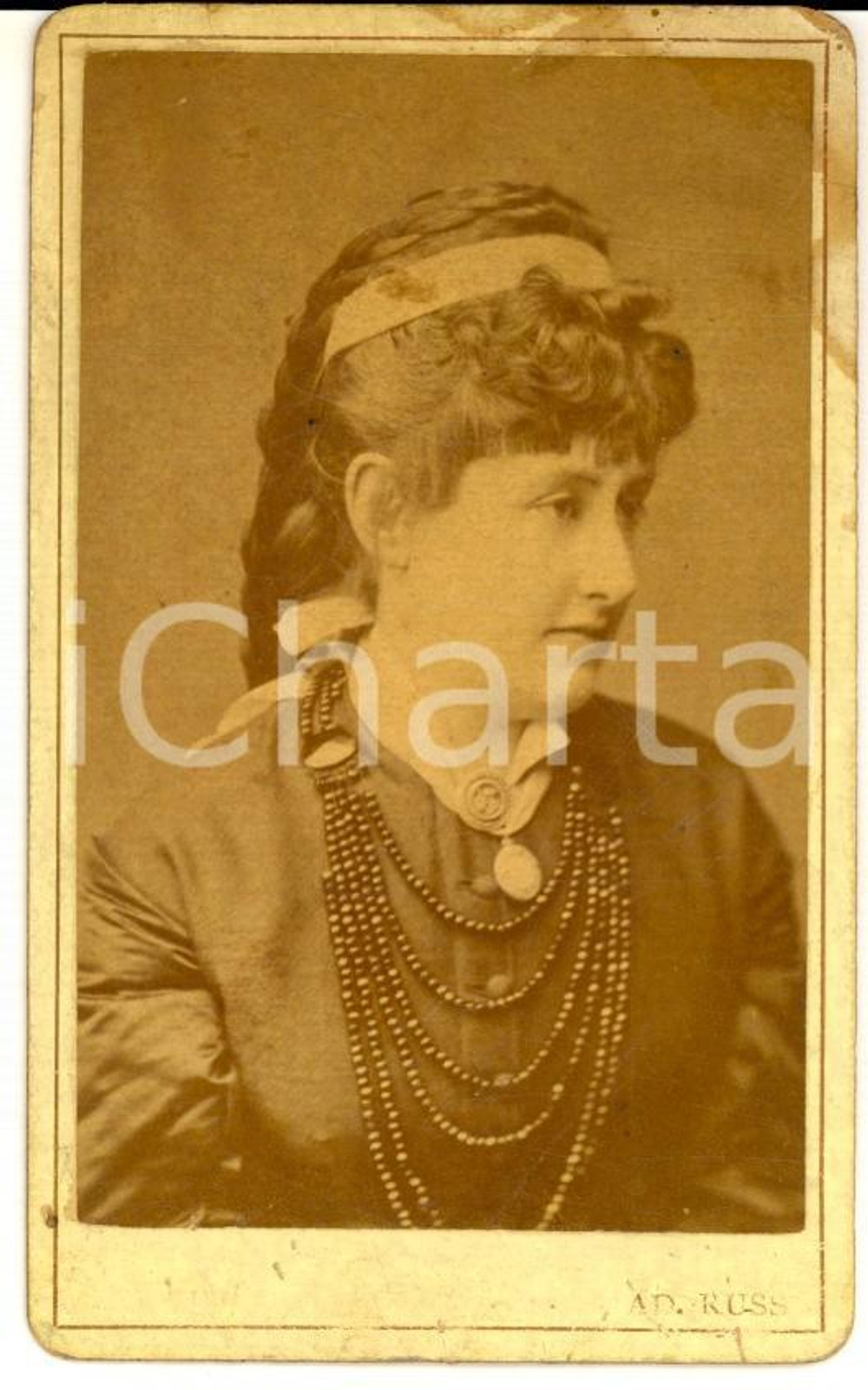 Fotografia d epoca originale 1870 ca HRADEC KRALOVE Ritratto di donna con collana di perle  Foto RUSS  CDV 1