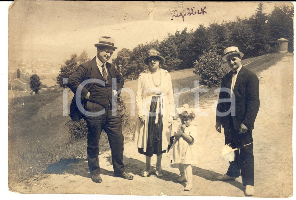 Fotografia d epoca originale 1925 ca ZURICH RIGIBLICK Ritratto di famiglia con bambina Foto DANNEGGIATA 1