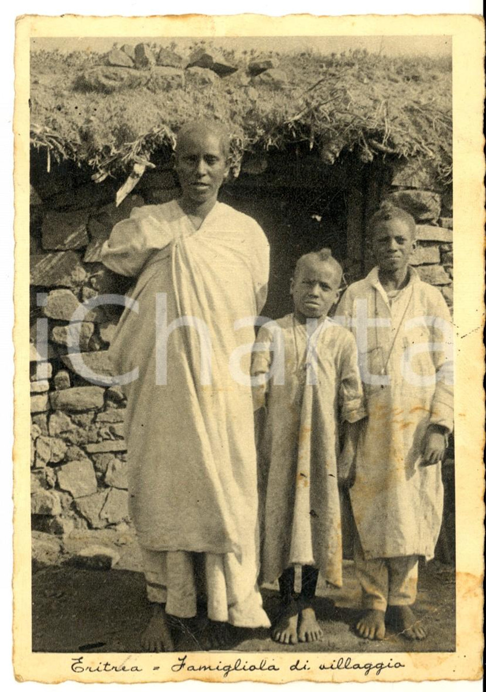 Cartolina originale da collezione 1940 AOI MASSAUA ERITREA Famigliola di villaggio Cartolina DANNEGGIATA FG VG 1