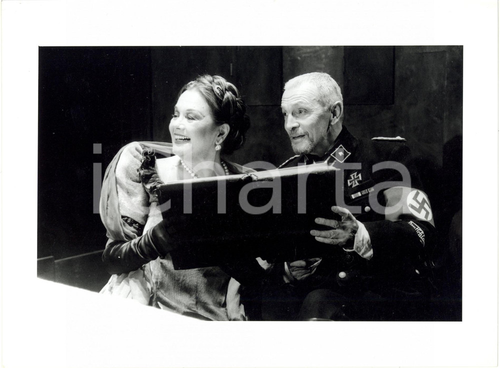 Fotografia d epoca originale 2000 ROMA Teatro Eliseo Valeria MORICONI Umberto ORSINI in Prima della pensione 1