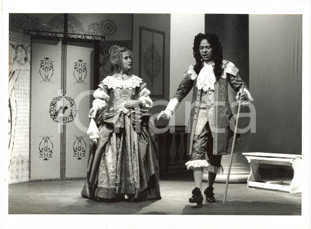 Fotografia d epoca originale 1998 MILANO TEATRO  Adriana DE GUILMI e Gianni QUILLICO nel George Dandin 1