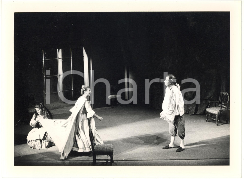 Fotografia d epoca originale 1988 MILANO Teatro Filodrammatici  Marco BALBI e Adriana DE GUILMI Foto 24x18 1
