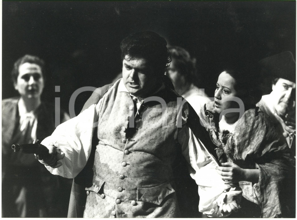 Fotografia d epoca originale 1992 MILANO Teatro alla Scala  Peter DVORSKY e Nina RAUTIO in Manon Lescaut 1