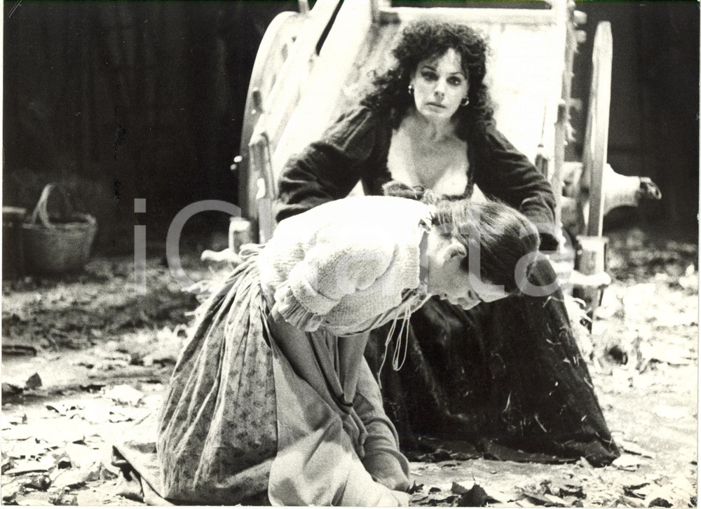 Fotografia d epoca originale 1979 COMPAGNIA PROCLEMER  Sabina VANNUCCHI e Anna PROCLEMER in La lupa Foto 1