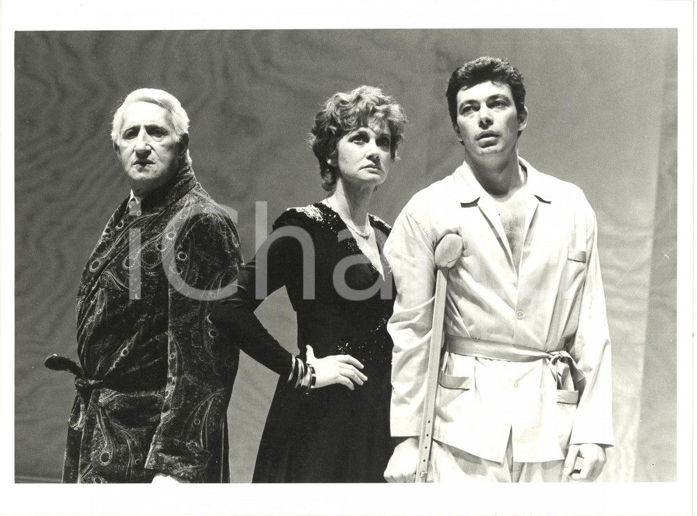 Fotografia d epoca originale 1984 TEATRO Compagnia GRAVINA  Mario CAROTENUTO Roberto ALPI Carla GRAVINA 1
