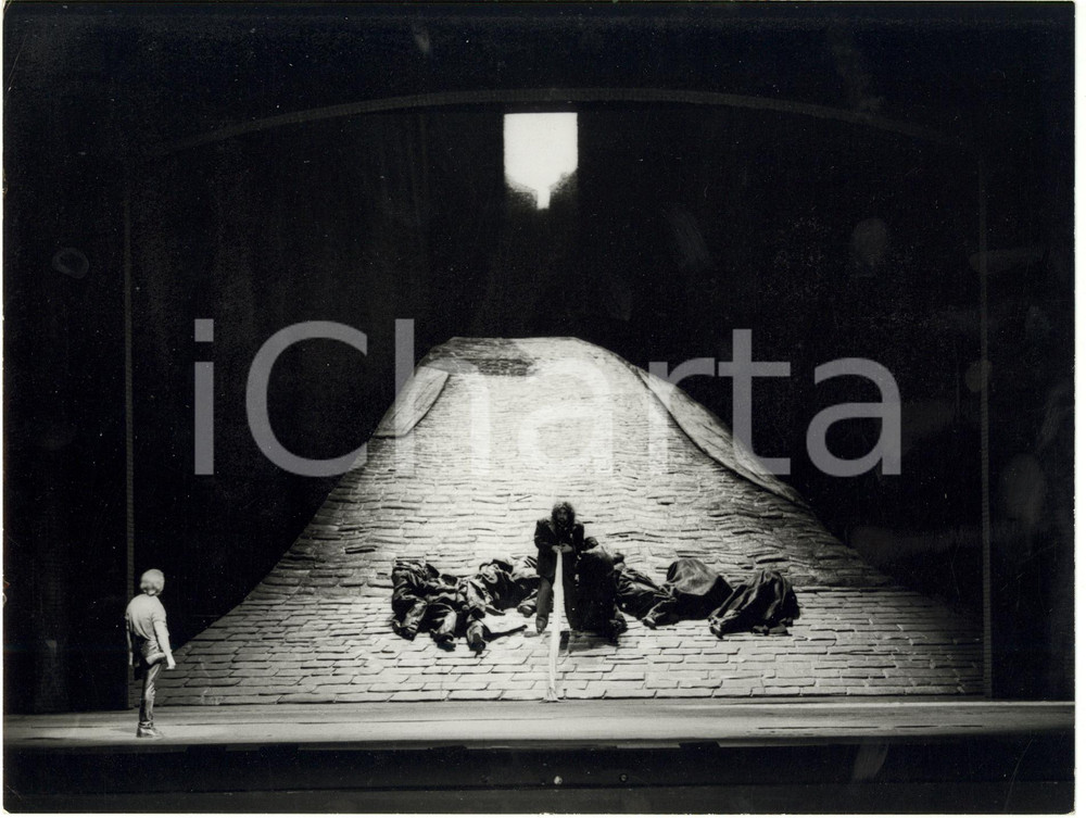 Fotografia d epoca originale 1975 MILANO Teatro alla Scala  Sigfrido di Richard WAGNER Foto 24x18 cm 1