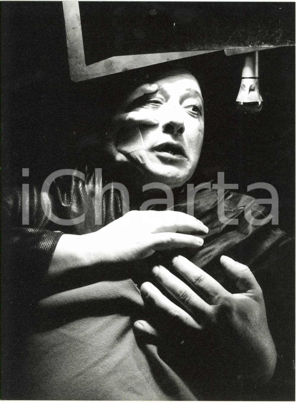Fotografia d epoca originale 1993 TEATRO Compagnia Katzenmacher  Alfonso SANTAGATA in Sonnorubato  Foto 1