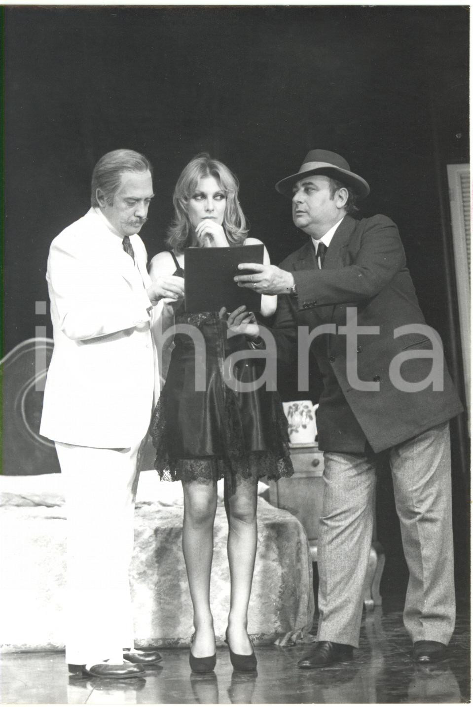 Fotografia d epoca originale 1974 MILANO TEATRO  Graziella GRANATA Raffaele BONDINI Lorenzo LOGLI Foto 1