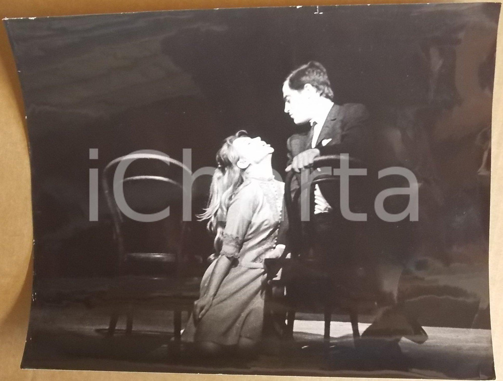 Fotografia d epoca originale 1967 PRAGA TEATRO Une heure d amour di Josef TOPOL  Foto 30x24 cm 1