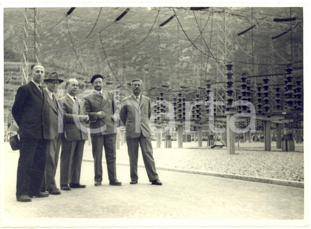 Fotografia d epoca originale 1954 SANTA MASSENZA TN Centrale idroelettrica  Professori in gita 1 Foto 1