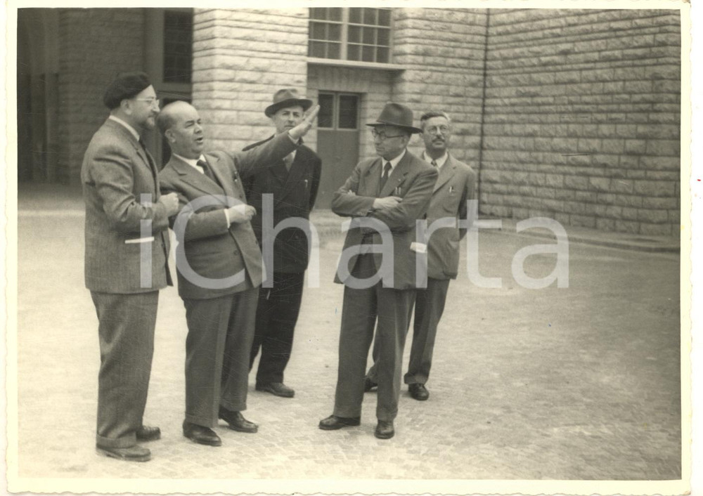 Fotografia d epoca originale 1954 SANTA MASSENZA TN Centrale idroelettrica  Professori in gita 2 Foto 1