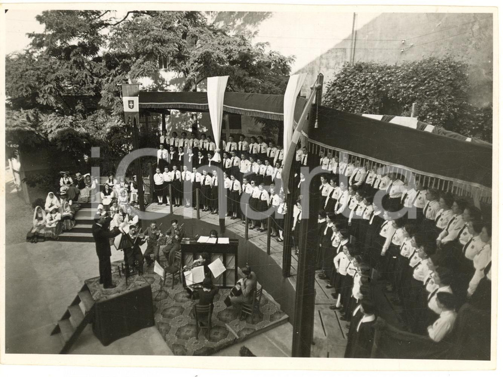 Fotografia d epoca originale 1945 ca VERONA Istituto Campostrini  Saggio  Veduta del coro  Foto 17x12 1