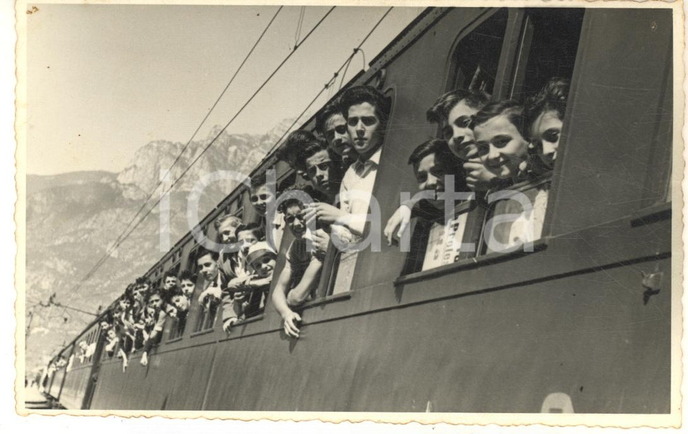 Fotografia d epoca originale 1949 ROVERETO TN Arrivo scuola P. Caliari di Verona in gita  Foto 14x9 1