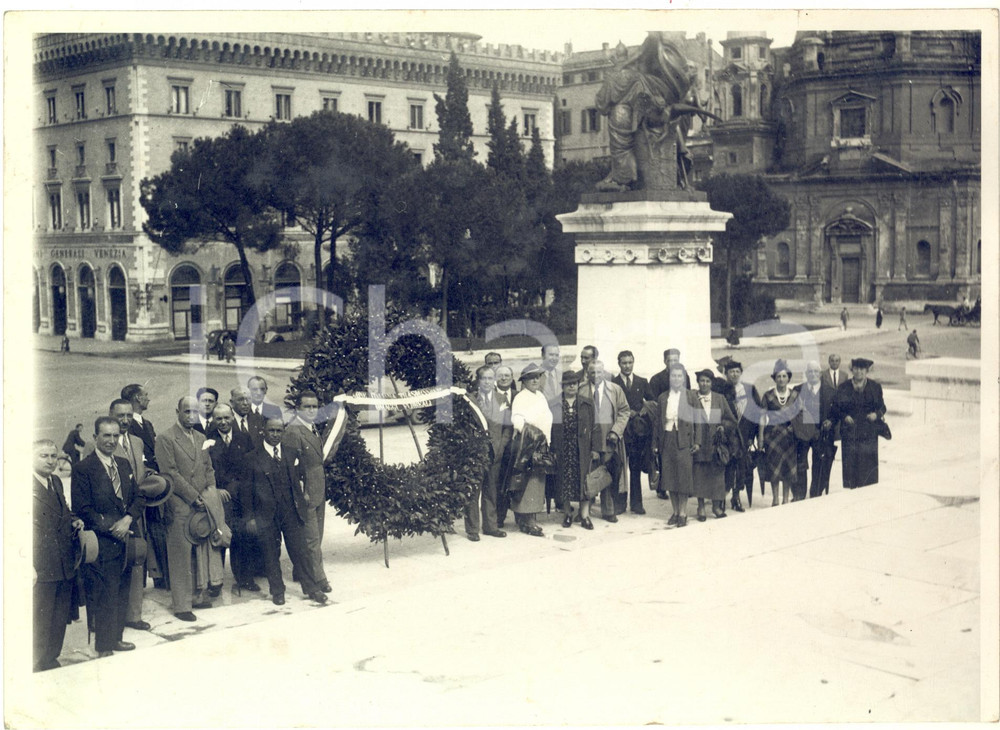 Fotografia d epoca originale 1940 ca ROMA Unione Italiana Trasmissione Omaggi Floreali al Vittoriano  Foto 1