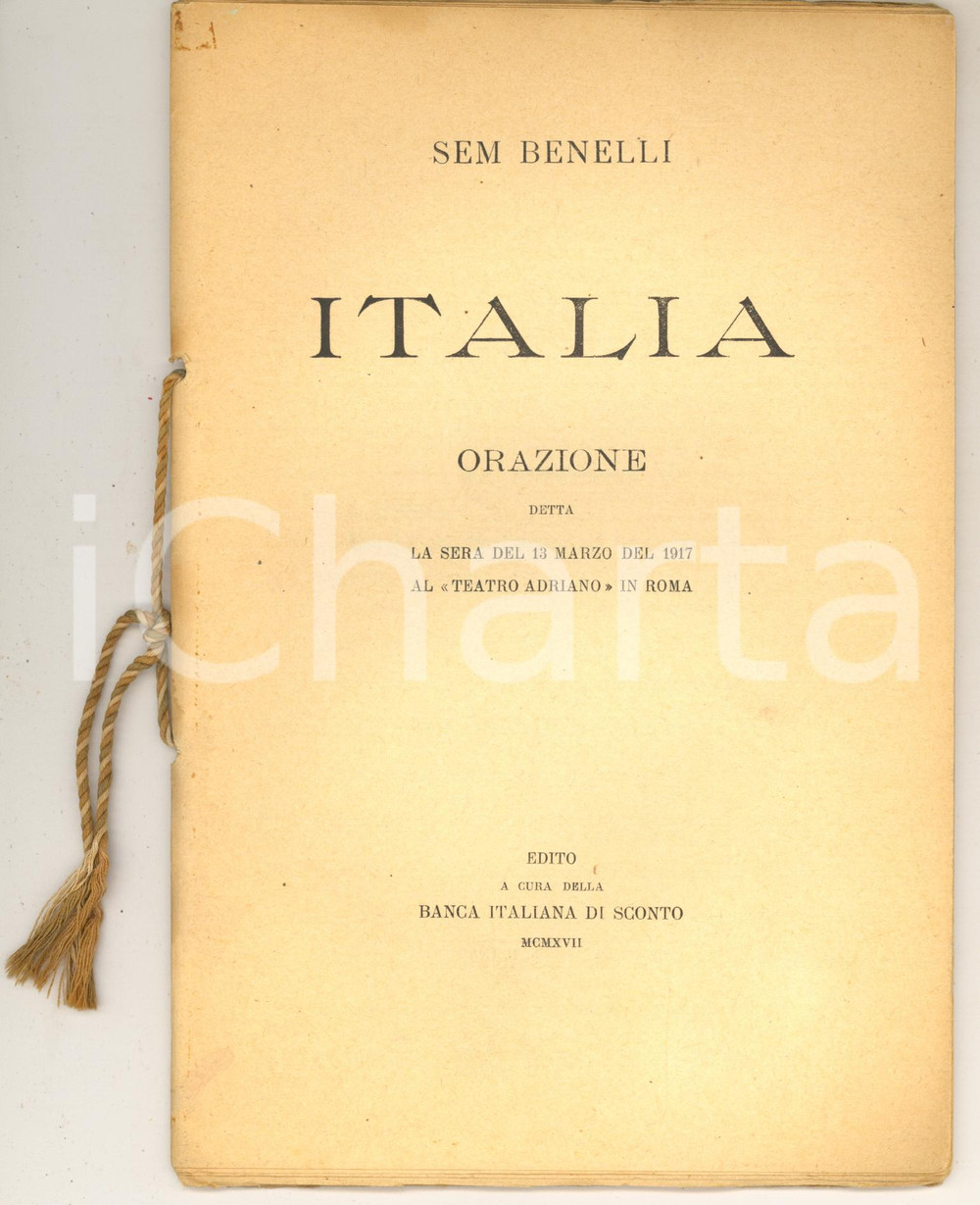 1917 Sem BENELLI Italia - Orazione detta al Teatro Adriano in Roma - 37 pp. Pubblicazione d'epoca, con cordoncino originale di legatura.CONDIZIONI: G (ma lievi tracce d'uso e minima macchia in quarta di copertina)FORMATO: 16x24 cmPAGINE: 37     originale e autentica 1